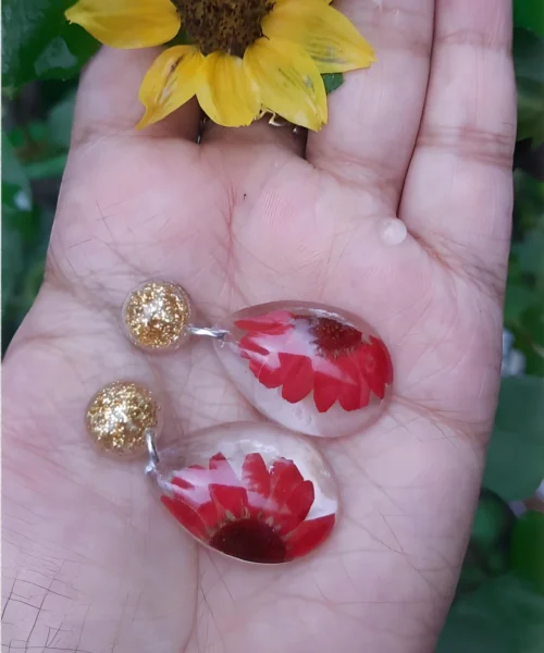 FloraFusion Red Daisy-Inspired Flower Earring #Femininity #HandmadeExcellence Anniversary Gifts, Artwork, Birthday Gifts for Her, Botanical Earrings, Botanical Jewellery, Daisy Series, Earrings, Eco-Friendly, Floral Earrings, Floral Jewellery, Flower Earrings, Flower Jewellery, Gifts for Mother, Gifts for Wife, Gifts for Women, Handcrafted, Handicrafts, Handmade, Jewellery, Mother's Day Gift Ideas, Nature Jewellery, Online Jewellery Store, Resin Jewellery, Valentine's Day Gift