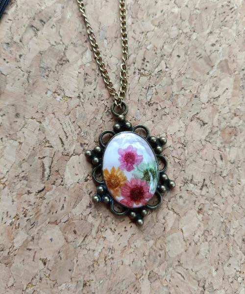 Charming Daisy Flower Pendant Necklace – Handmade Floral Jewellery