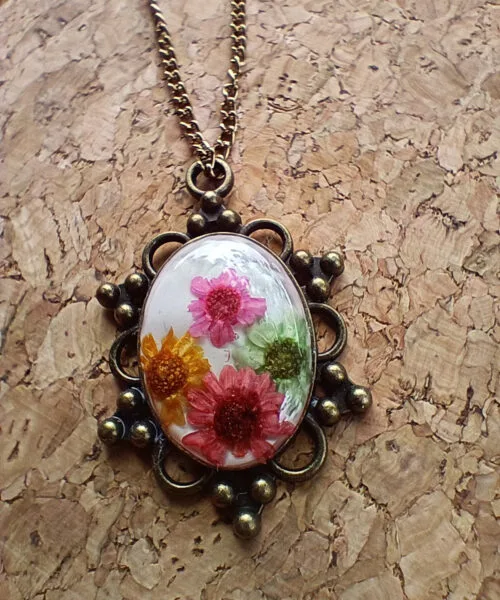 Charming Daisy Flower Pendant Necklace – Handmade Floral Jewellery - Image 3