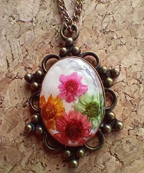 Charming Daisy Flower Pendant Necklace – Handmade Floral Jewellery - Image 5