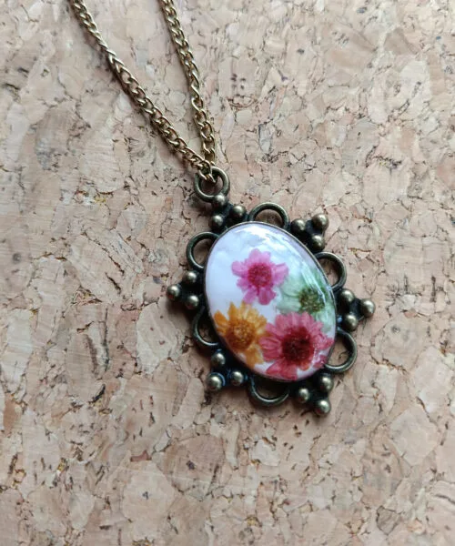 Charming Daisy Flower Pendant Necklace – Handmade Floral Jewellery - Image 6