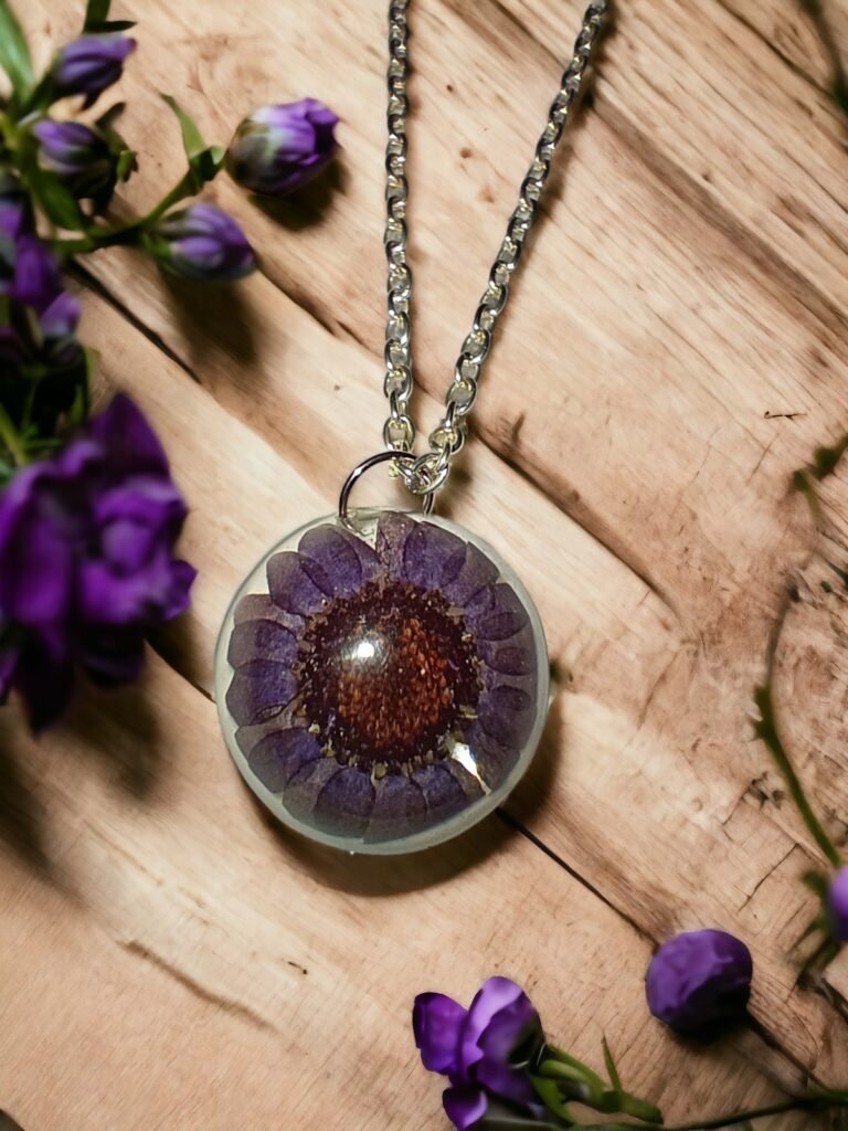 Eclipse Elegance: Circular Botanical Jewellery Necklace with Charcoal Daisy Detail for Timeless Radiance, flower jewellery